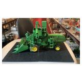 Ertl John Deere Die Cast 45 Combine W/10 Head