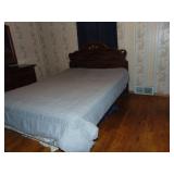 Traditional Style Queen Bed