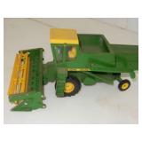 ERTL Co Toy John Deere Stk # 558 Combine
