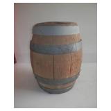 antique wood barrel, w/metal rings, and lid