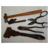 tray-5 items-antique adj money wrench, elec pliers