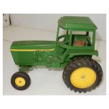 ERTL Co toy - John Deer cab tractor
