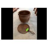Mixed lot of Cast Iron Pot and Skillet