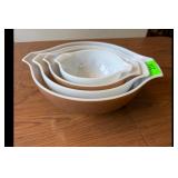 Mixed lot of Pyrex Rooster mixing bowls