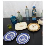 Mixed lot Vintage Collectibles Gin Bottle Plates