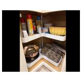 Assorted kitchen items