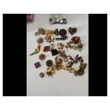 Mixed lot of Vintage Costume Jewelry Brooches