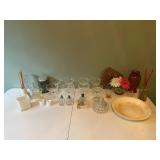 Mixed lot of glassware and decor