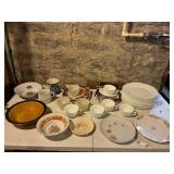 Vintage Ceramic Porcelain Dinnerware Set