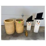 Decorative Lot - Wicker Baskets Snowmen Bug
