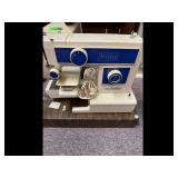 Vintage White 1410 Sewing Machine with Free Arm