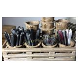 Silverware holders and silverware 35 knives, 27