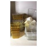 Mixed lot of misc plastic storage containers,