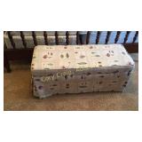 Cloth Bench  IN THE MASTER BED ROOM UPSTAIRS