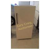 Kenmore Freezer 28" x 26" x 58"  OUT IN THE GRAGE