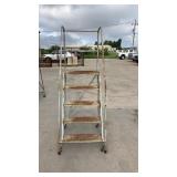 Roll Around Ladder max Cap 300