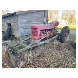 IH Farmall 400 Tractor, N/F, Loader w/ bucket and