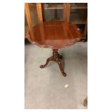 Cherry / Mahogany Tilt Top Table, NICE 30" Top 28