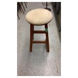 Swivel Top Stool 24" T