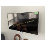 Roku Flatscreen TV, w/ remote, 42"