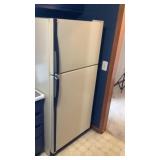 Kenmore 18 Refrigerator Freezer 29 1/2" W x 30" D