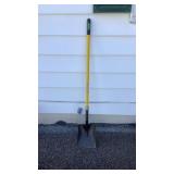 Square Shovel With Fibreglass Handle