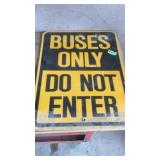 Buses Only Do Not Enter