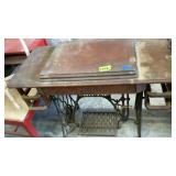 Antique Singer sewing machine, missing drawers