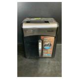 Staples Mailmate Paper Shredded