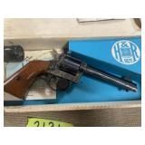 H&R Model 676, 22 Cal., 5" bbl., w/ extra cylinder