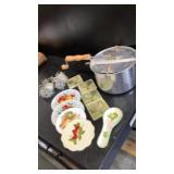 Stovetop Popcorn pot, trivets, rooster coasters,