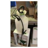Handheld weed sprayer one gallon