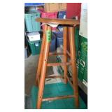 Small stool with swivel top