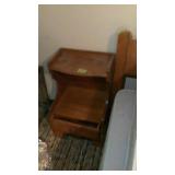 Full size bed and 2 night stands