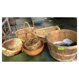 Baskets, angel food cake Pan and vase