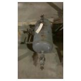 portable air tank w/ extra valve to run multiple t