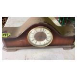 Mantel clock, battery operated
