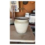 Enamelware pot with handle