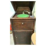 Bruce Victrola record player, works