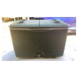 Rubbermaid cooler on wheels