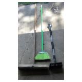 Brooms snow brush/scraper