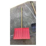 Snow shovel