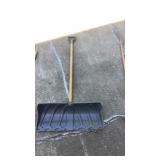 Snow shovel