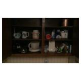 Kitchen appliance  and assorted kitchen items