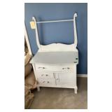 Wash Stand Been Painted 28' x 17' x 33.5'