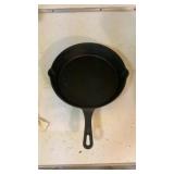 Cast Iron Skillet NO NAME