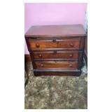 Walnut Small chest 15' x 28' x 29' Walnut Small chest 15' x 28' x 29'