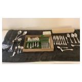 Oneida Stainless Satinique Flatware 92 pc &