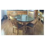 Oak Table 46' Diameter w/ 4 Chairs, QUALITY! Oak Table 46' Diameter w/ 4 Chairs, QUALITY!