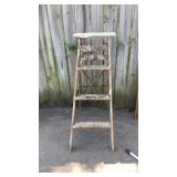 Wood Ladder 4' Wood Ladder 4'